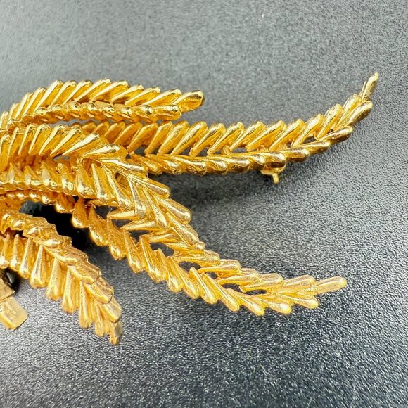 Crown Trifari Gold Tone Fern Leaf Brooch Pin Vintage Signed Elegant Statement Ac - Picture 3 of 6